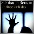 Stéphanie Benson – Un Singe sur le Dos
